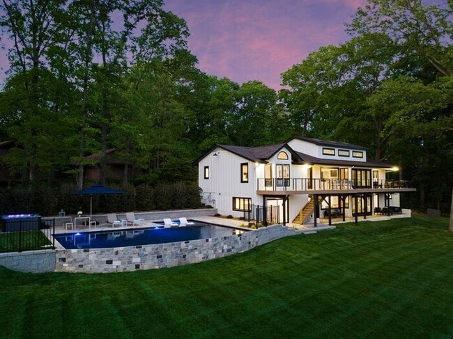 Building Photo - Fox Run LKN
