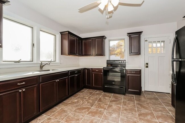 Foto del edificio - 525 Lonely Cottage Rd