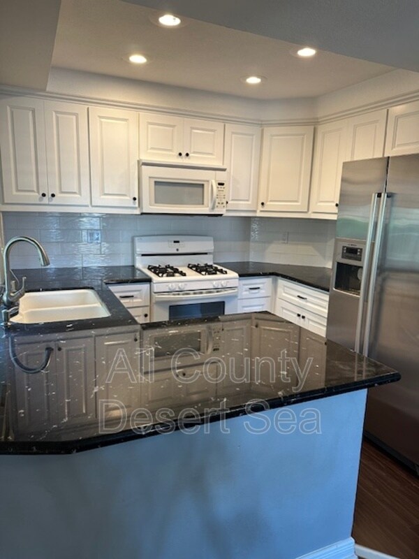 Foto del edificio - 4782 Tiara Dr