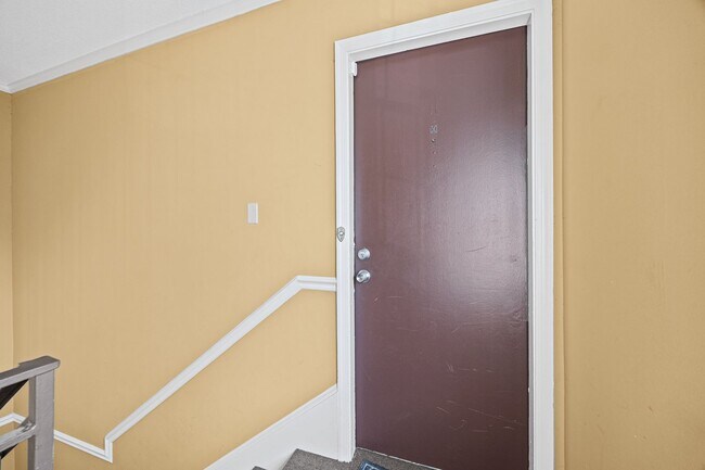 Building Photo - 5805-H Hunting Ridge Lane