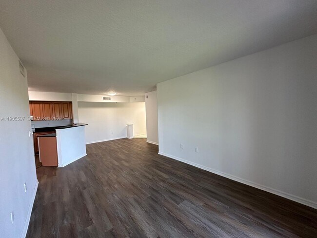 Foto del edificio - 17602 NW 25th Ave