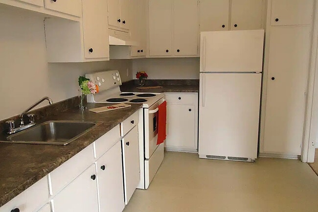 Building Photo - 1225 Alexis-Nihon Apartments