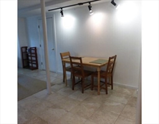 Foto del edificio - 585 Franklin St