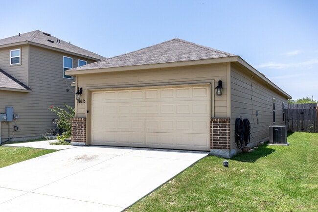 Building Photo - 14615 Stirrup Trce