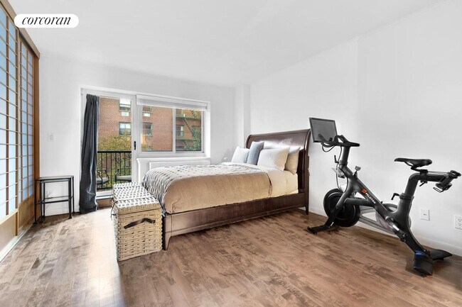 Foto del edificio - 359 W 11th St