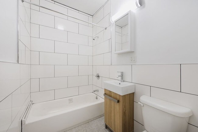 Foto del edificio - 1721 Himrod St