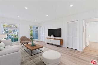 Building Photo - 9224 Alden Dr