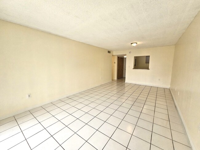 Foto del edificio - 3600 NW 21st St