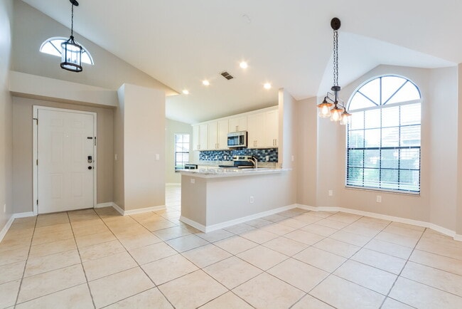 Foto del edificio - 4215 Fox Hollow Cir