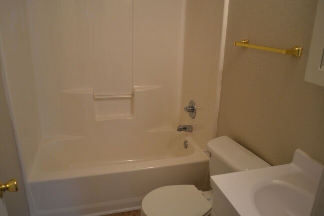 Building Photo - 3 Bedroom 2 Bath North Waco