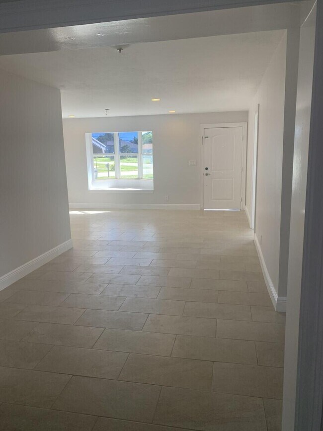 Foto del edificio - 12173 Colony Ave