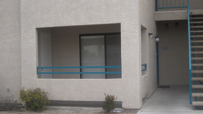 Building Photo - 5111 Lindell Road Unit 107