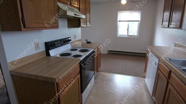 Building Photo - 1766 Meadowland Dr