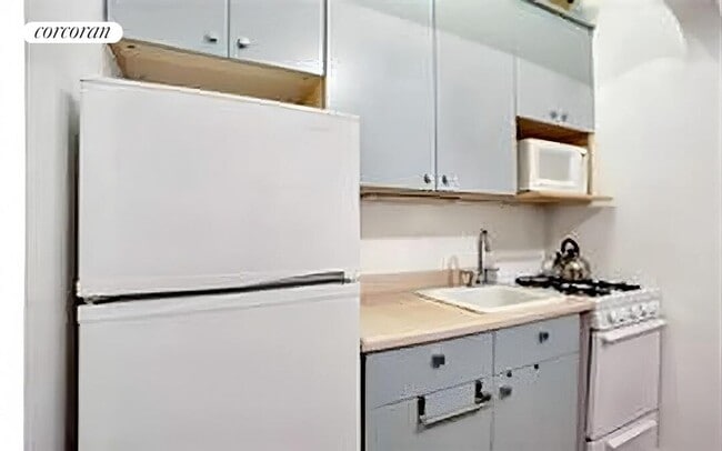 Building Photo - 418 Central Prk W