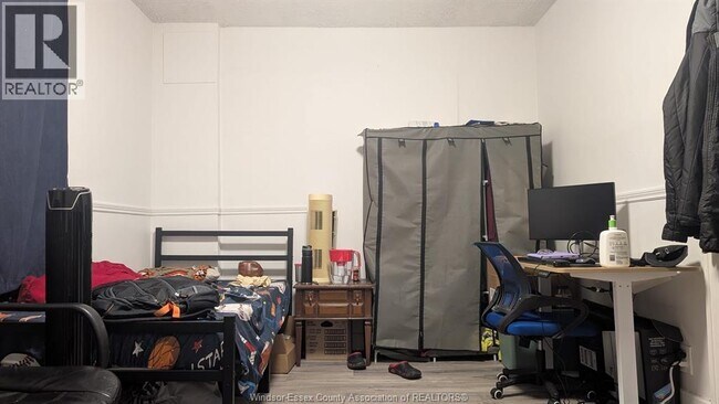 Photo du bâtiment - 235-237 CRAWFORD Unit# MAIN