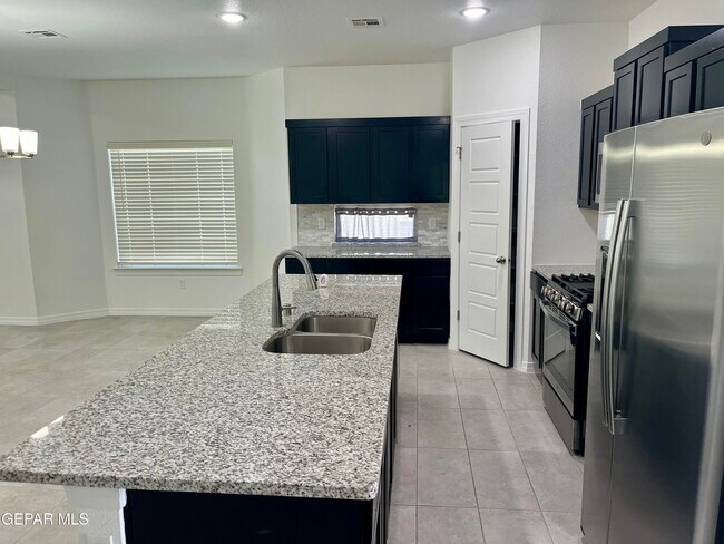 Foto del edificio - 13143 Oakhampton Ave