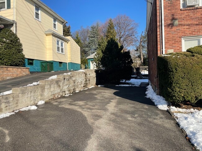 Foto del edificio - 268 Fort Lee Rd