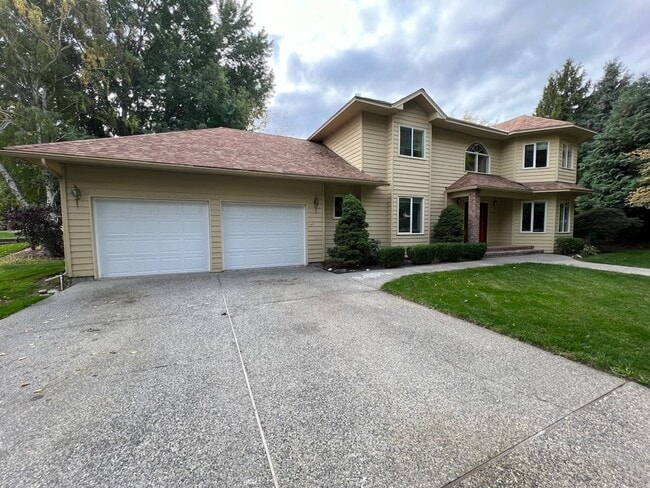 Building Photo - Beautiful family home in great location! P...