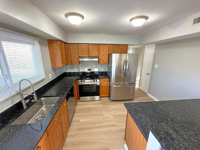 Foto del edificio - 908 Parker Dr