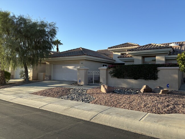 Building Photo - 55+ Long-term Rental in Sun City Palm Desert
