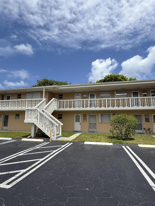 Foto del edificio - 2213 NE 1st Ct