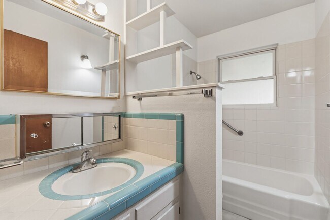 Foto del edificio - Updated 1 Bedroom/Bathroom Apartment!