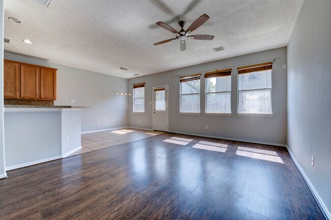 Building Photo - 47 Wickerdale Pl
