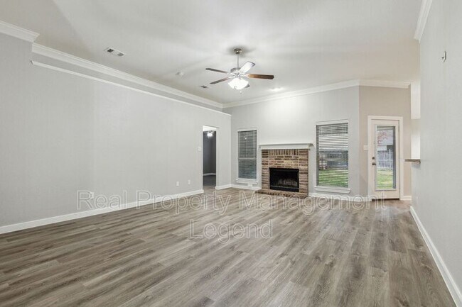 Foto del edificio - 1800 Meadow Lark Ln