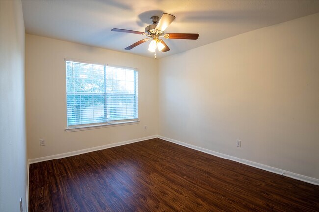 Foto del edificio - 6303 Faulkner Ridge Dr