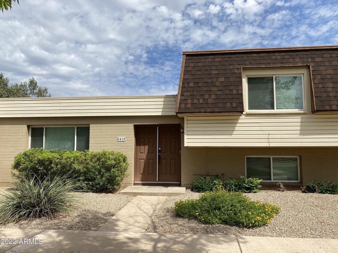 8410 E Chaparral Rd, Scottsdale, AZ 85250 Townhouse for Rent in