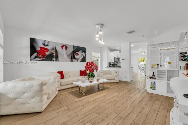 Foto del edificio - 537 NE 6th Ct