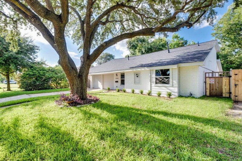 Primary Photo - 4018 Silverwood Dr