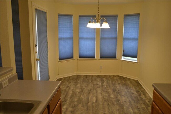 Building Photo - 131 Pony Cove