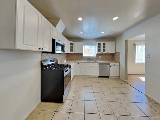 Building Photo - 7945 Lasaine Ave