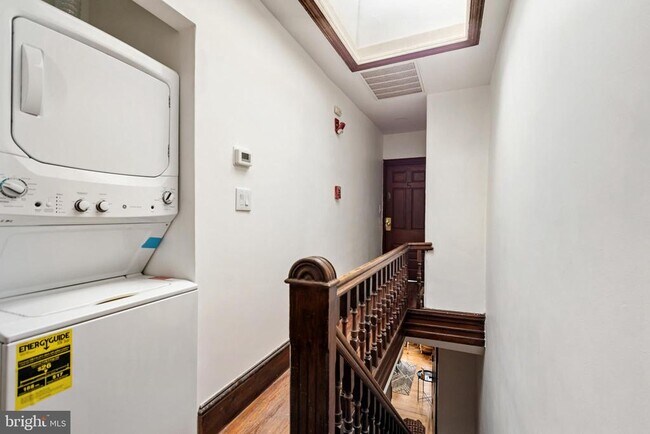 Building Photo - 4441 Spruce St