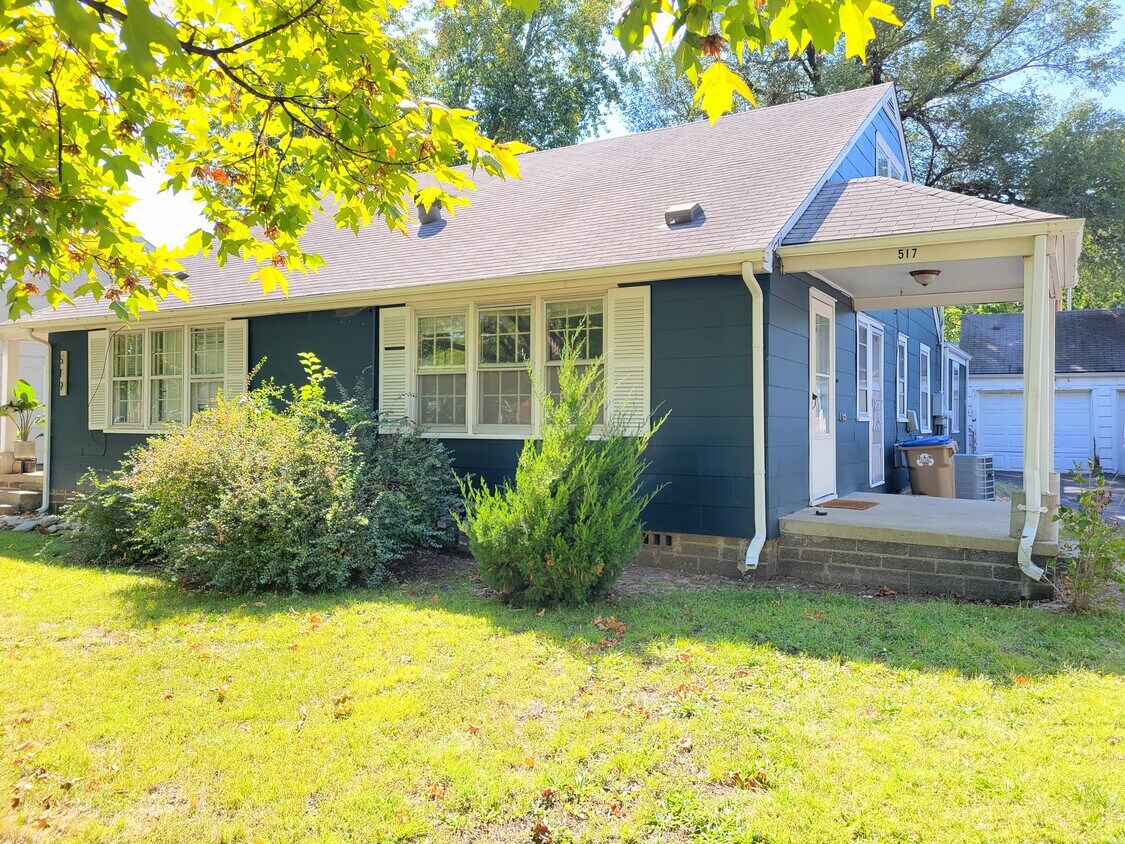 Primary Photo - 519 E 28th Ave