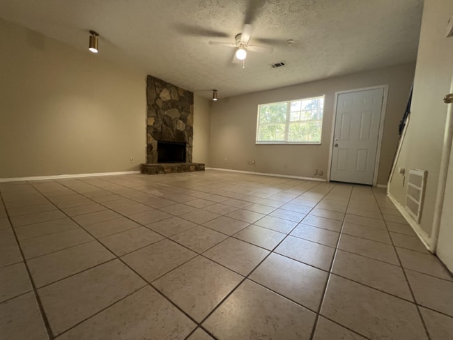 Foto del edificio - 6445 Meadow Rue Dr