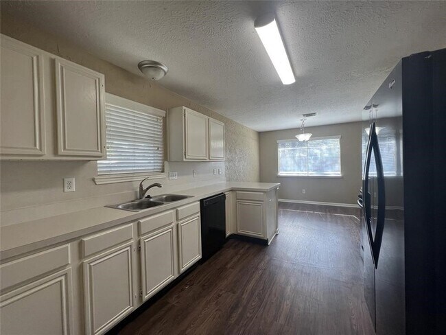 Foto del edificio - 28811 Stapleford St