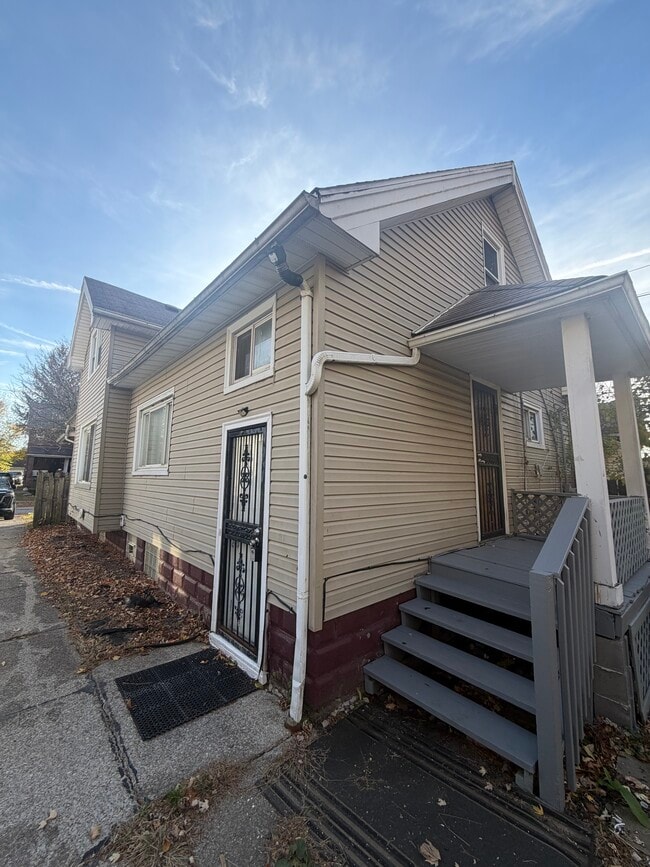 Building Photo - 3611 E 103rd St