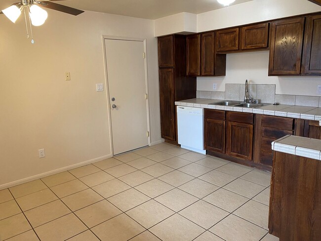 Building Photo - 3521 S Half Moon Dr