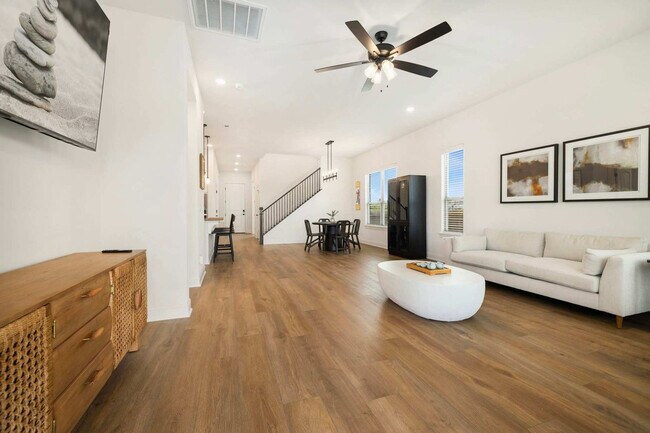 Foto del edificio - 1505 W Whitney Ln