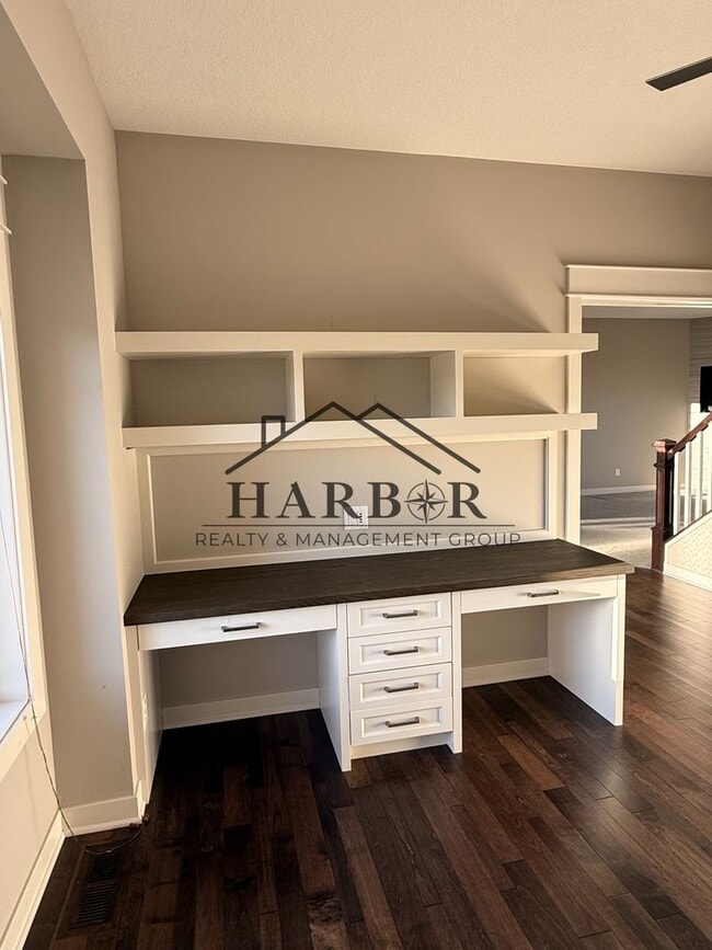 Building Photo - 2049 Kerry Dr NE