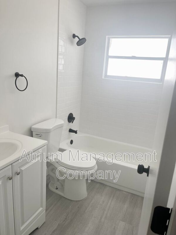 Foto del edificio - 2220 NW 55th Blvd