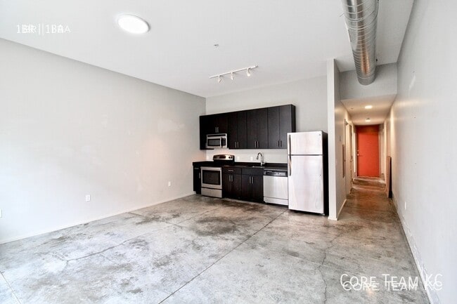 Building Photo - 2903 Gillham Rd