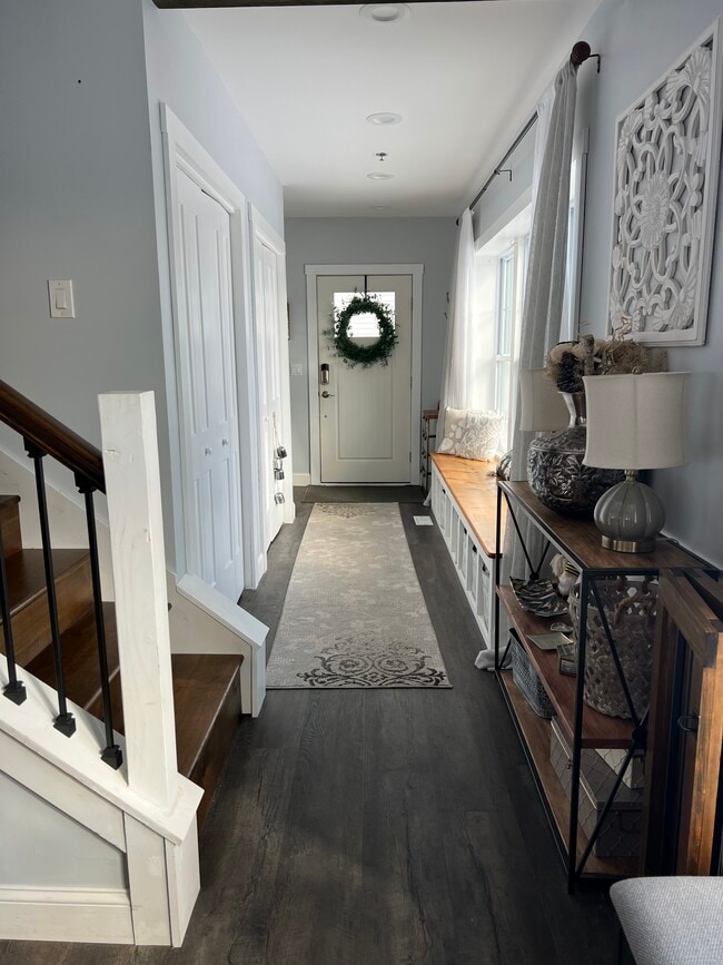 Entryway Floor 1 - 41 Zapora Dr