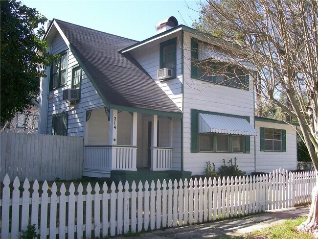 Building Photo - 214 5th St