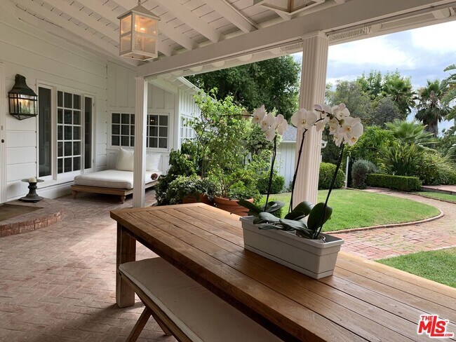 Building Photo - 8050 Mulholland Dr