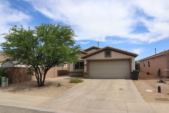 Building Photo - 3011 Copper Pointe Dr