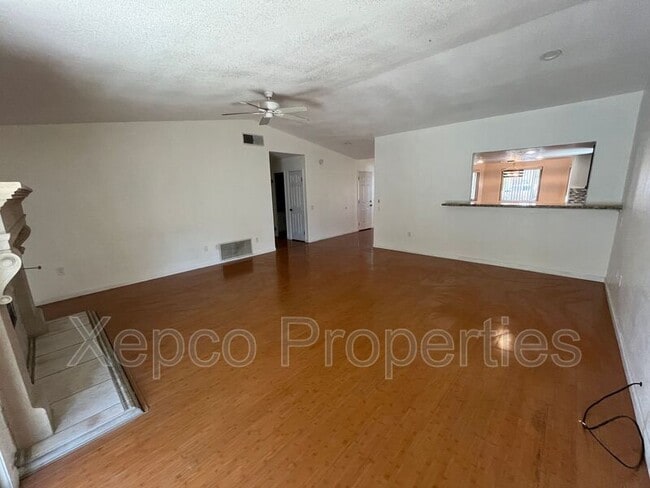Building Photo - 51865 Avenida Velasco