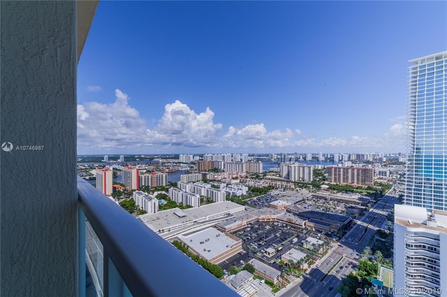 Foto del edificio - 16699 Collins Ave